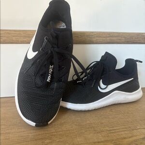 Nike women’s running shoes sz 8.5
